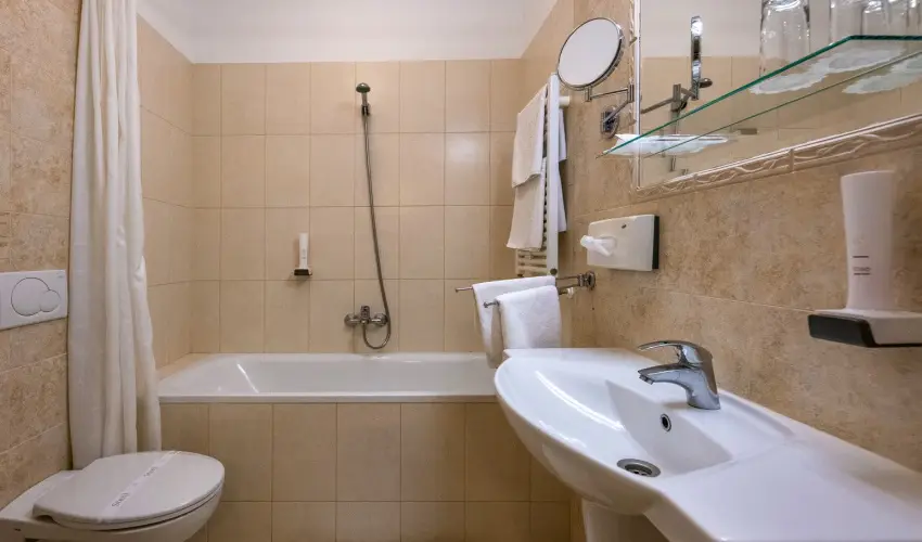 Hotel Kiss Tata - Szilveszter (min. 2 j)