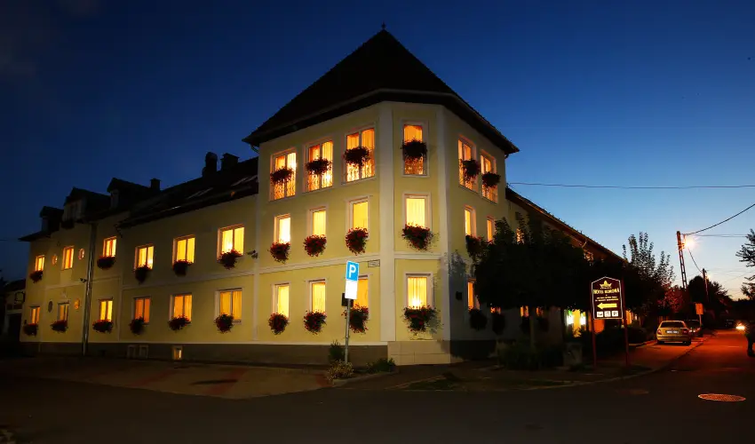 Hotel Korona Wellness, Rendezvny & Borhotel Eger Eger - Szilveszter (min. 3 j)