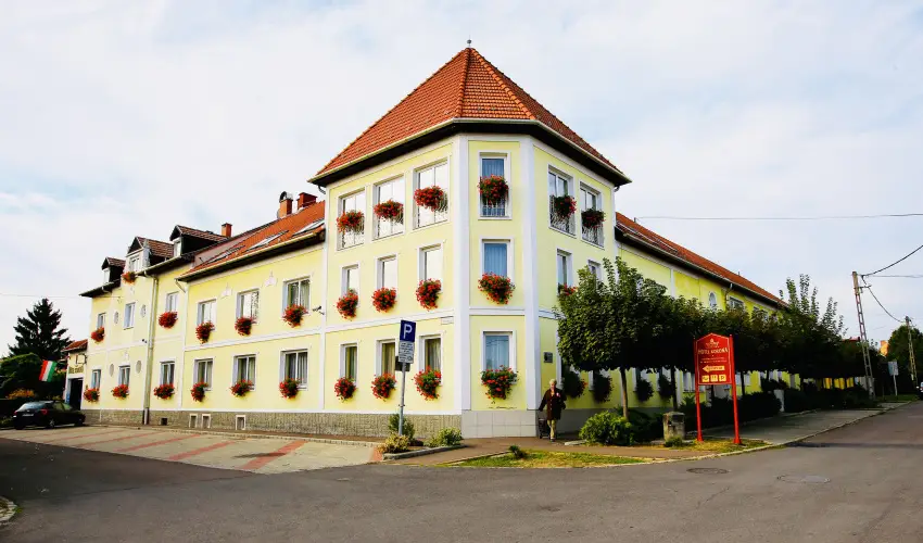 Hotel Korona Wellness, Rendezvny & Borhotel Eger Eger - Szilveszter (min. 3 j)