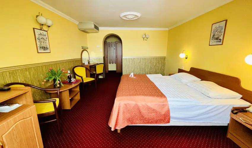 Hotel Korona Wellness, Rendezvny & Borhotel Eger Eger - Szilveszter (min. 3 j)