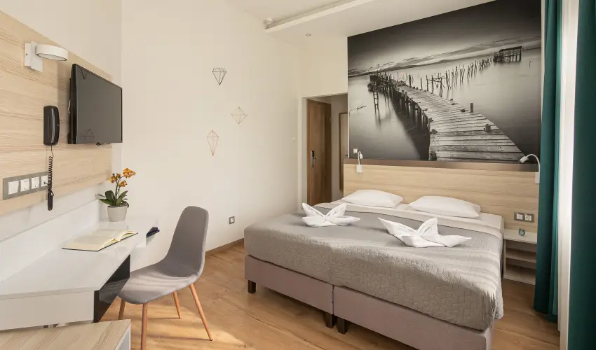 Kristly Hotel Keszthely - Balatoni retro szilveszter (min. 2 j)