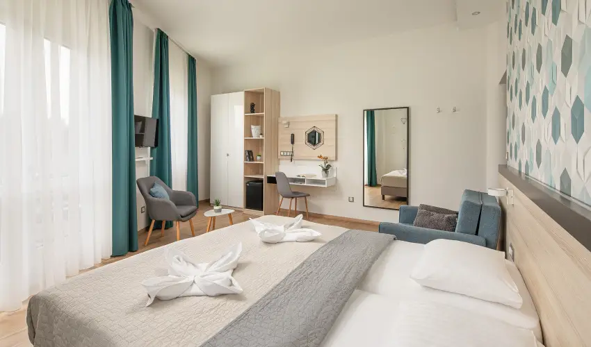 Kristly Hotel Keszthely - Balatoni retro szilveszter (min. 2 j)