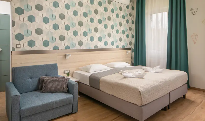 Kristly Hotel Keszthely - Balatoni retro szilveszter (min. 2 j)
