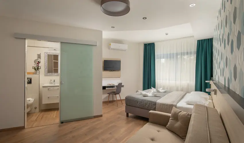 Kristly Hotel Keszthely - Balatoni retro szilveszter (min. 2 j)