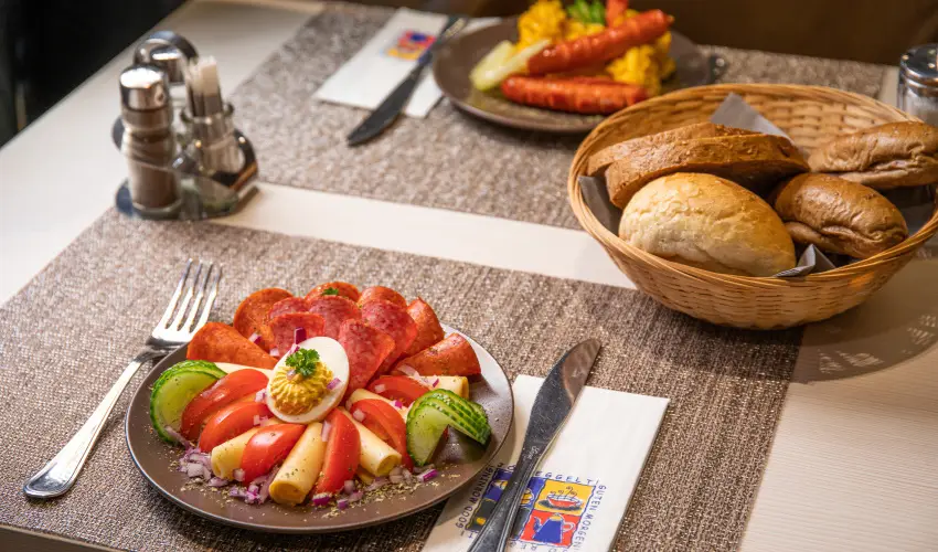 Kristly Hotel Keszthely - Balatoni retro szilveszter (min. 2 j)