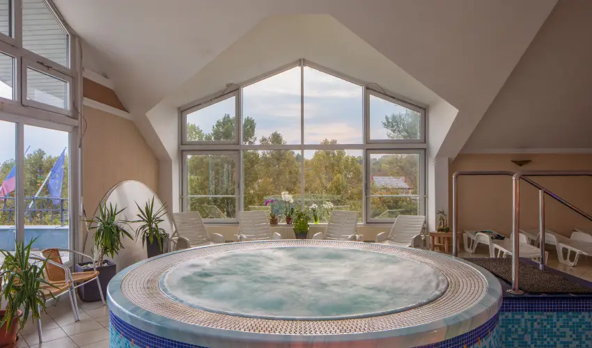 Kristly Hotel Keszthely - Balatoni retro szilveszter (min. 2 j)