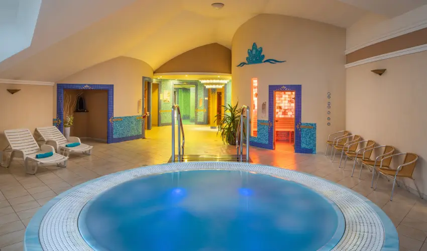 Kristly Hotel Keszthely - Balatoni retro szilveszter (min. 2 j)