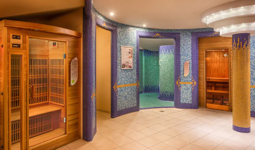 Kristly Hotel Keszthely - Balatoni retro szilveszter (min. 2 j)