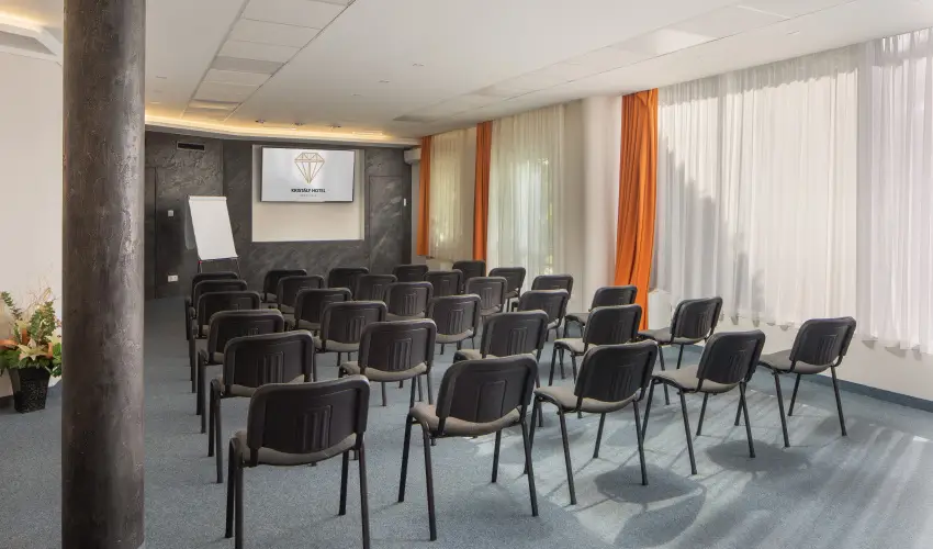 Kristly Hotel Keszthely - Balatoni retro szilveszter (min. 2 j)