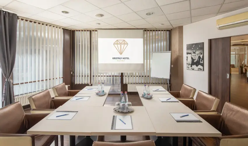 Kristly Hotel Keszthely - Balatoni retro szilveszter (min. 2 j)