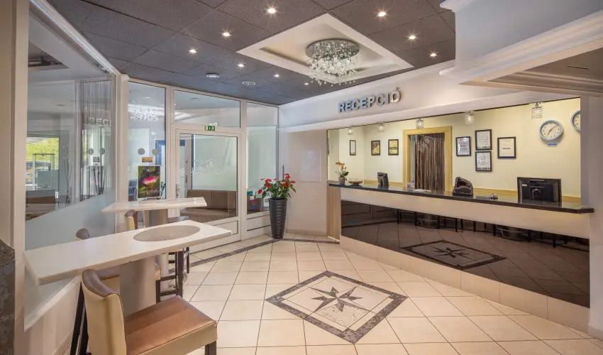 Kristly Hotel Keszthely - Balatoni retro szilveszter (min. 2 j)