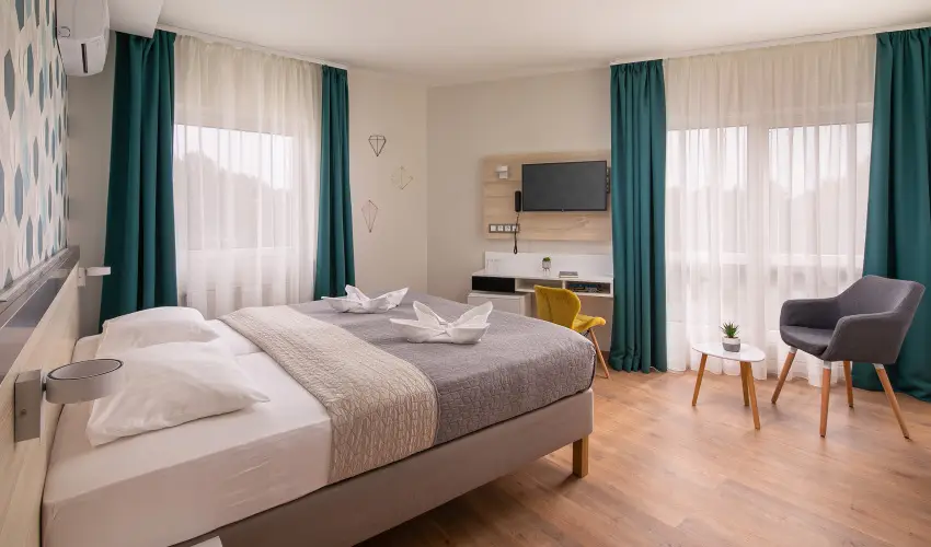 Kristly Hotel Keszthely - Balatoni retro szilveszter (min. 2 j)