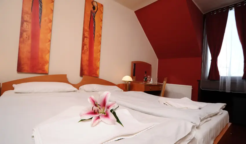 Park Hotel Minaret Eger - Kihagyhatatlan vbcsztat mulatsg flpanzival (min. 3 j)
