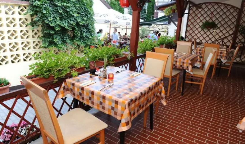 Park Hotel Minaret Eger - Kihagyhatatlan vbcsztat mulatsg flpanzival (min. 3 j)