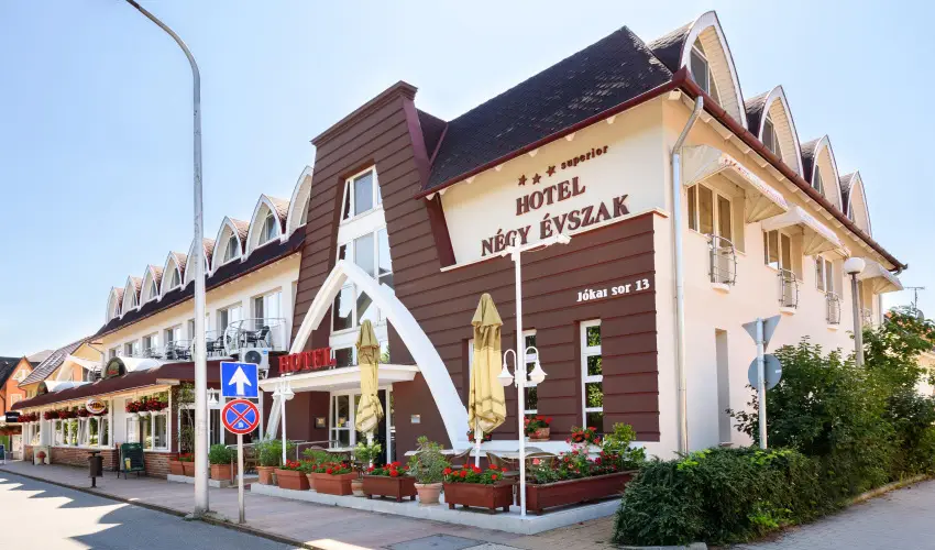Hotel Ngy vszak Hajdszoboszl - Szilveszter (min. 3 j)