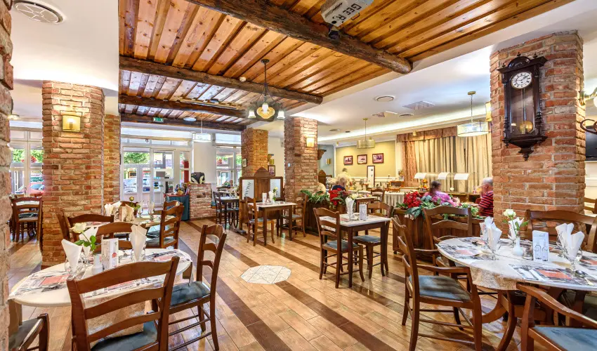 Hotel Ngy vszak Hajdszoboszl - Szilveszter (min. 3 j)