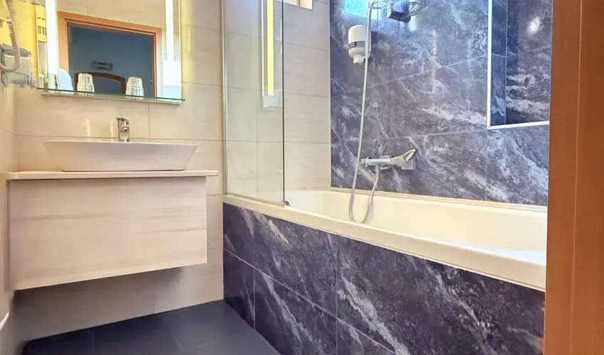 Hotel N�gy �vszak Hajd�szoboszl� - Szilveszter 2026 (min. 3 �j)