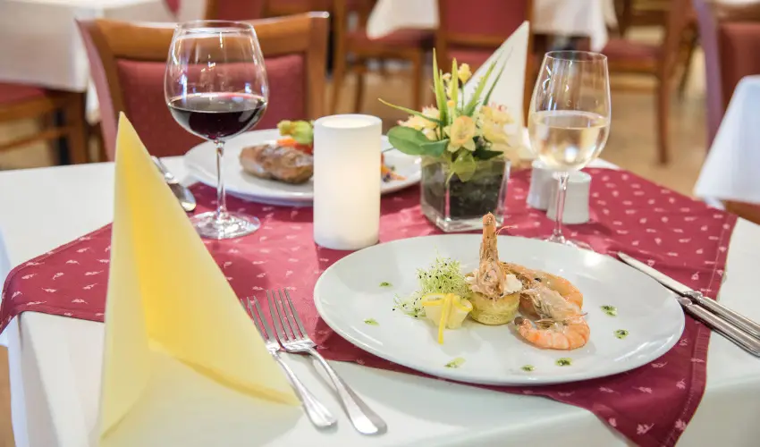 Palace Hotel  Hvz - Szilveszter - teljes elrefizetssel (min. 2 j)