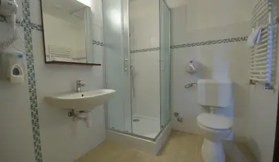 Rvsz Hotel, tterem & Rosa Spa Gyr