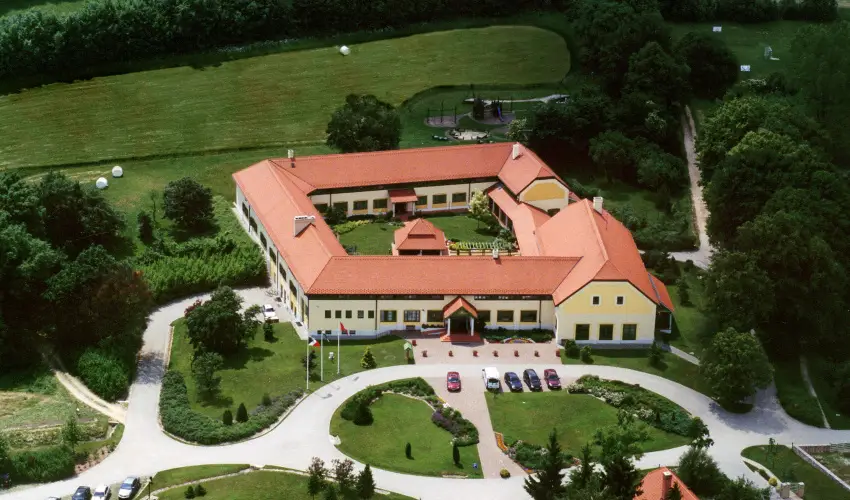Hotel Sz�palma Porva-Sz�palmapuszta - Szilveszter (min. 2 �j)