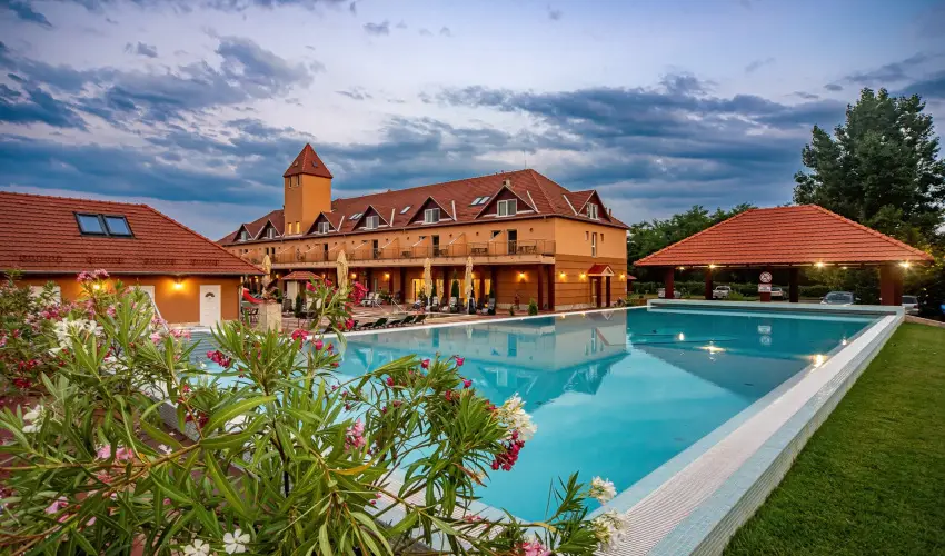 Term�l Hotel Vesta T�pi�szecs� - Szilveszter (min. 3 �j)