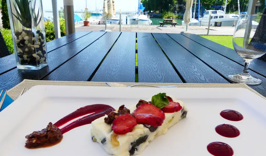 Hotel Yacht Wellness & Business Sifok - Szilveszter (min. 3 j)