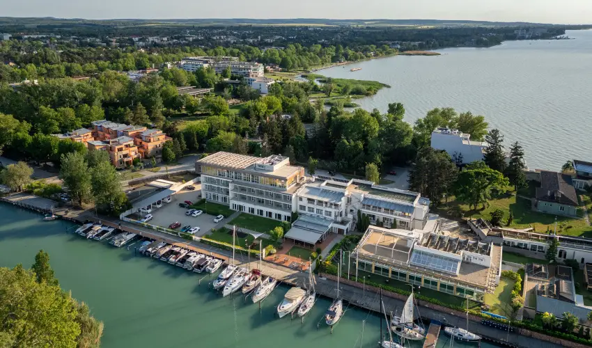Hotel Yacht Wellness & Business Si�fok - Szilveszter - teljes el�refizet�ssel (min. 3 �j)
