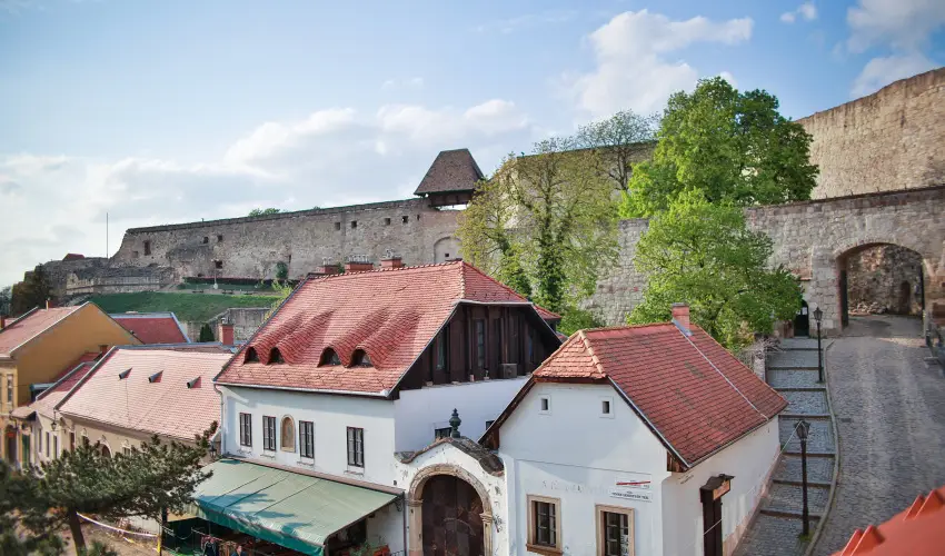 Imola Udvarhz Eger - Szilveszter (min. 2 j)