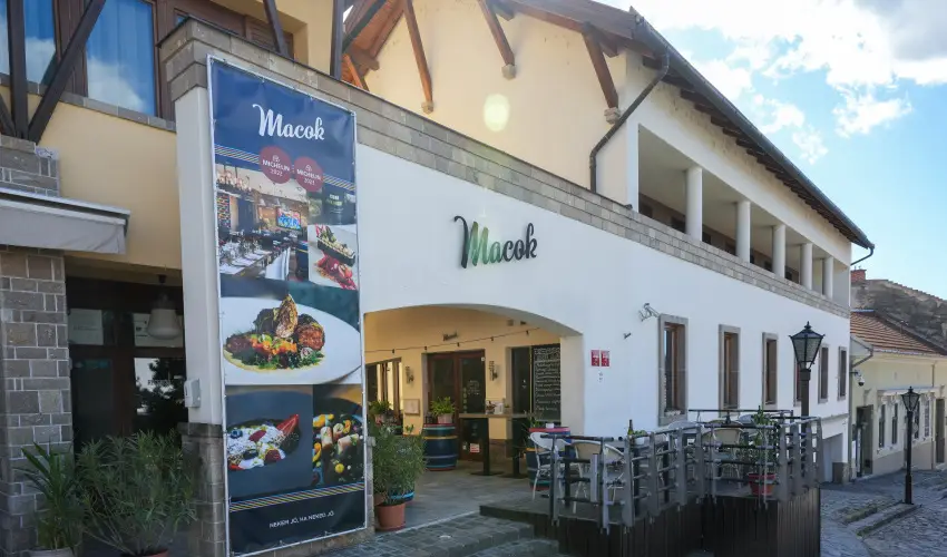 Imola Udvarhz Eger - Szilveszter (min. 2 j)