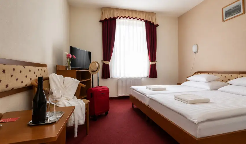 Hotel Imperial Gy�gysz�ll� Kisk�r�s - Szilveszter (min. 2 �j)