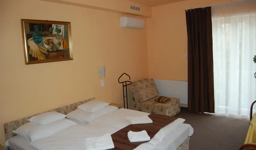 Judit Panzi Tapolca-Gyulakeszi - Szilveszter (min. 2 j)