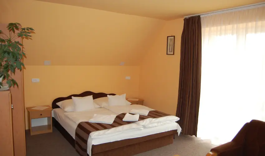 Judit Panzi Tapolca-Gyulakeszi - Szilveszter (min. 2 j)