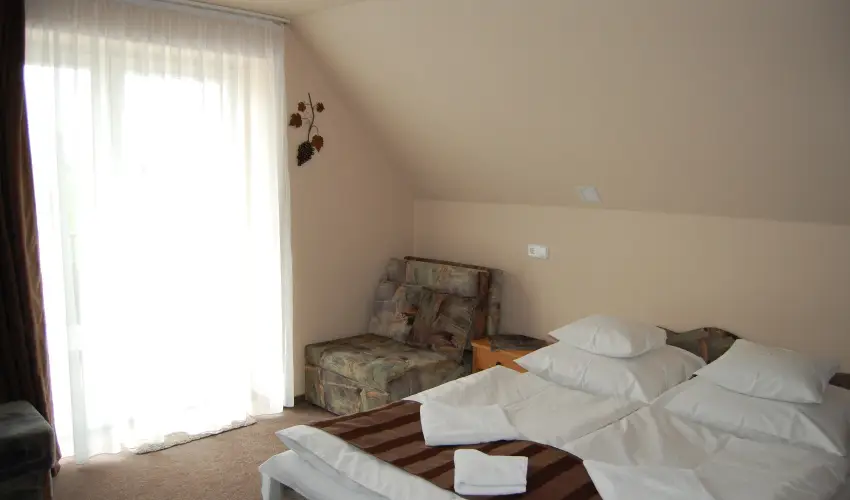 Judit Panzi Tapolca-Gyulakeszi - Szilveszter (min. 2 j)