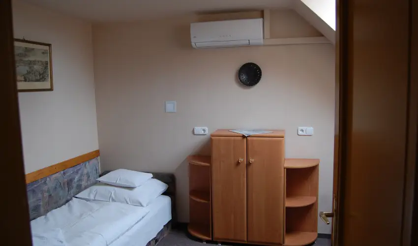 Judit Panzi Tapolca-Gyulakeszi - Szilveszter (min. 2 j)