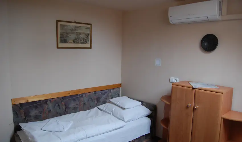 Judit Panzi Tapolca-Gyulakeszi - Szilveszter (min. 2 j)