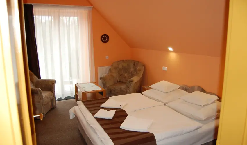 Judit Panzi Tapolca-Gyulakeszi - Szilveszter (min. 2 j)