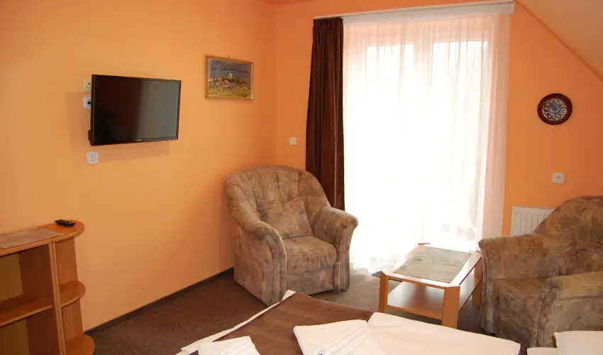 Judit Panzi Tapolca-Gyulakeszi - Szilveszter (min. 2 j)