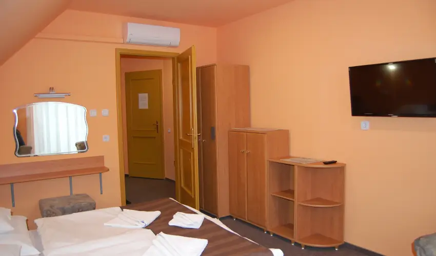 Judit Panzi Tapolca-Gyulakeszi - Szilveszter (min. 2 j)