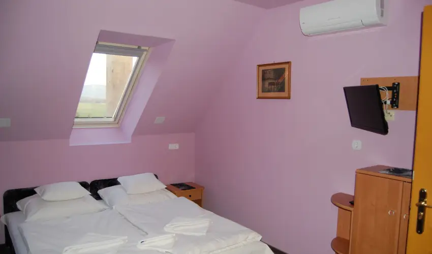 Judit Panzi Tapolca-Gyulakeszi - Szilveszter (min. 2 j)