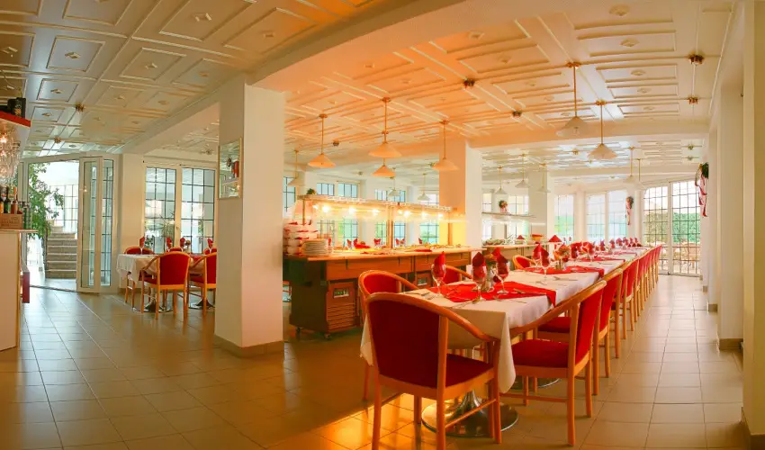 Kt Korona Konferencia & Wellness Hotel Balatonszrsz - Szilveszter a Balatonnl 2025 - ABBA Sisters: Mamma Mia SHOW msorral (min. 3 j)