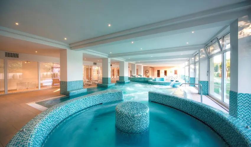 Kt Korona Konferencia & Wellness Hotel Balatonszrsz - Szilveszter a Balatonnl 2025 - ABBA Sisters: Mamma Mia SHOW msorral (min. 3 j)