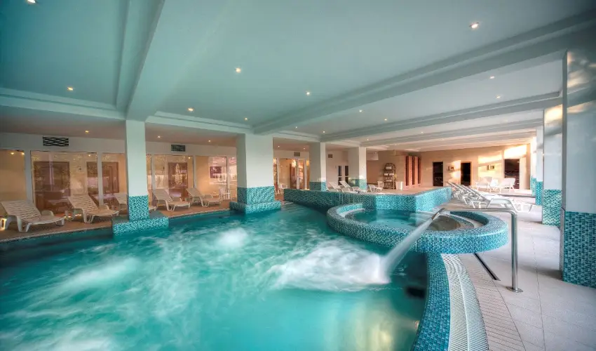 Kt Korona Konferencia & Wellness Hotel Balatonszrsz - Szilveszter a Balatonnl 2025 - ABBA Sisters: Mamma Mia SHOW msorral (min. 3 j)