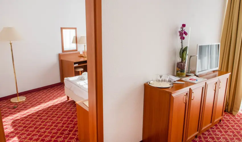 Kt Korona Konferencia & Wellness Hotel Balatonszrsz - Szilveszter a Balatonnl 2025 - ABBA Sisters: Mamma Mia SHOW msorral (min. 3 j)