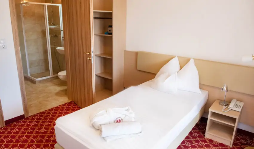 Kt Korona Konferencia & Wellness Hotel Balatonszrsz - Szilveszter a Balatonnl 2025 - ABBA Sisters: Mamma Mia SHOW msorral (min. 3 j)