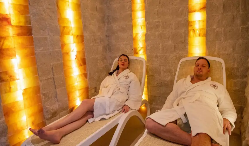 Kt Korona Konferencia & Wellness Hotel Balatonszrsz - Szilveszter a Balatonnl 2025 - ABBA Sisters: Mamma Mia SHOW msorral (min. 3 j)