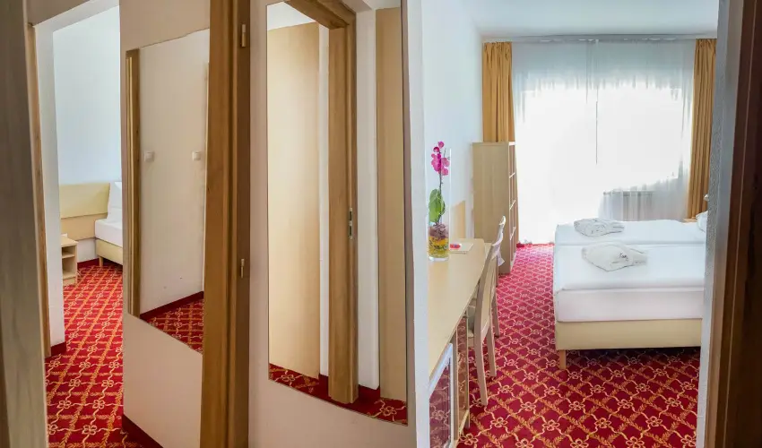 Kt Korona Konferencia & Wellness Hotel Balatonszrsz - Szilveszter a Balatonnl 2025 - ABBA Sisters: Mamma Mia SHOW msorral (min. 3 j)