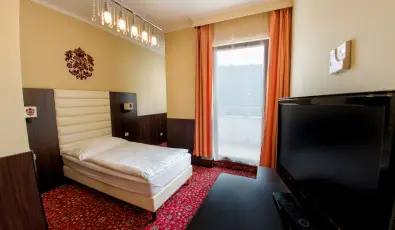 Kristly Imperial Hotel Tata