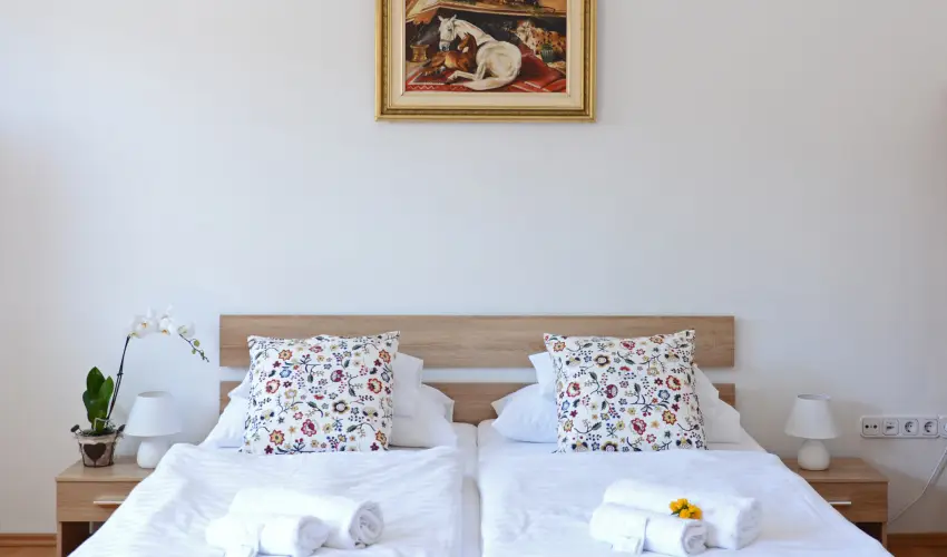 Malom-t Vendghz Tapolca - Szilveszter (min. 2 j)