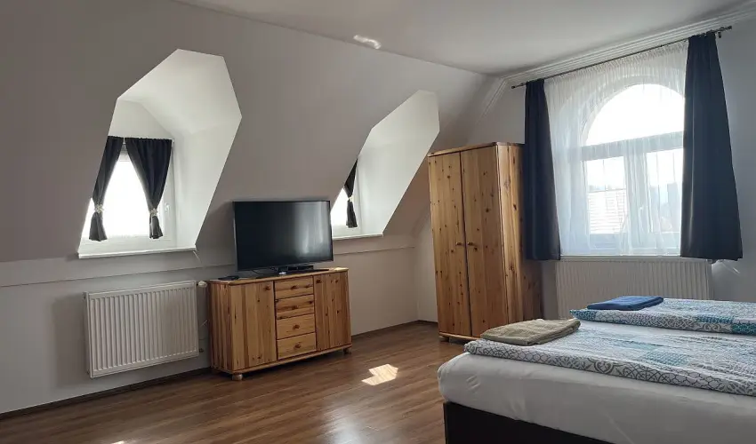 M�rk�i Vend�gh�z - kapu a Bakonyra M�rk� - Szilveszter (min. 2 �j)