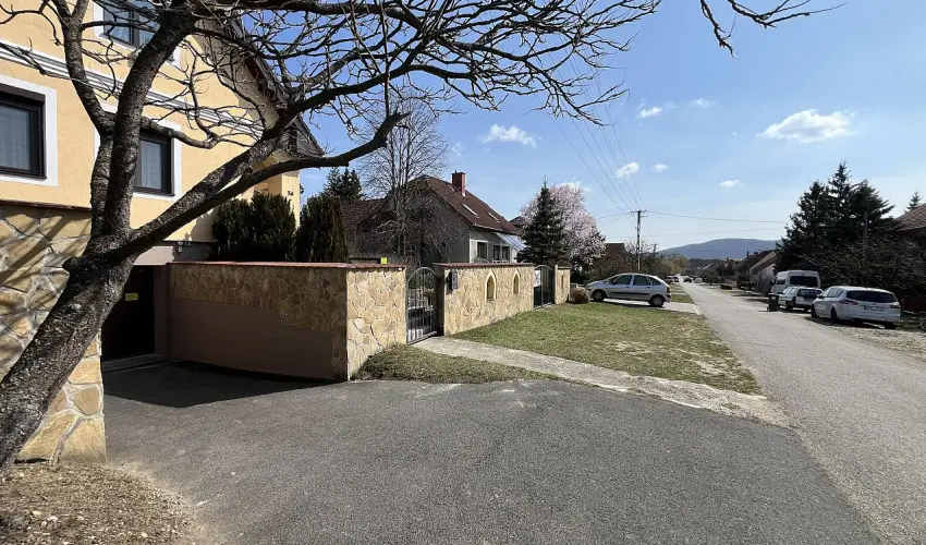 M�rk�i Vend�gh�z - kapu a Bakonyra M�rk� - Szilveszter (min. 2 �j)